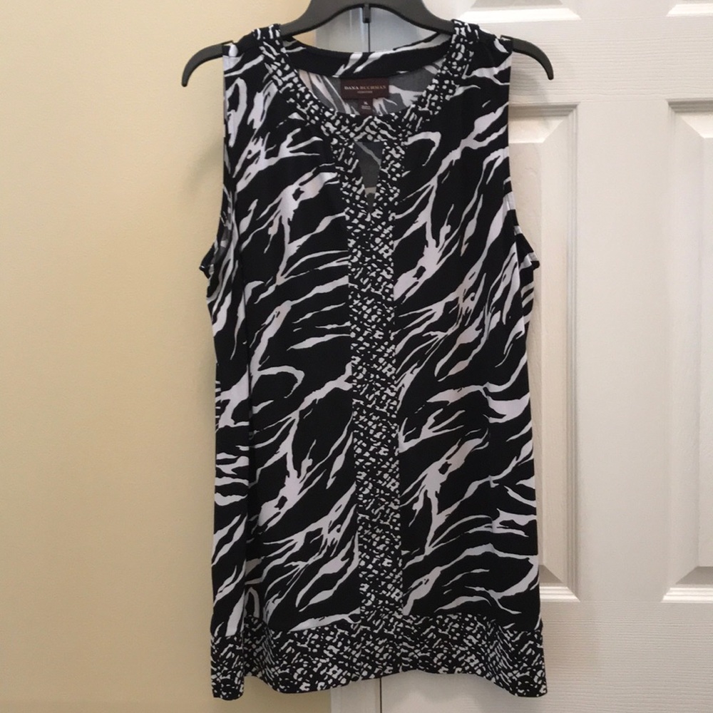 Dana Buchanan sleeveless tank size XL